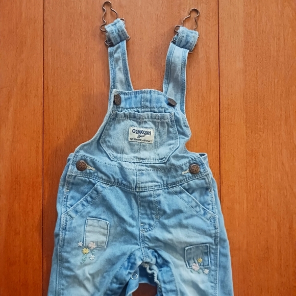 Osh Kosh Infant Size 3M Overalls with sewn on Flowers - Picture 1 of 1